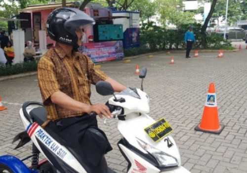 Beri Kemudahan Bagi Penyandang Disabilitas, Satlantas Polrestabes Semarang Siap Bantu Pembuatan SIM A dan C