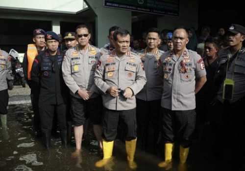 Kapolda Jateng Tinjau Lokasi Banjir, Pastikan Kebutuhan Masyarakat Terpenuhi