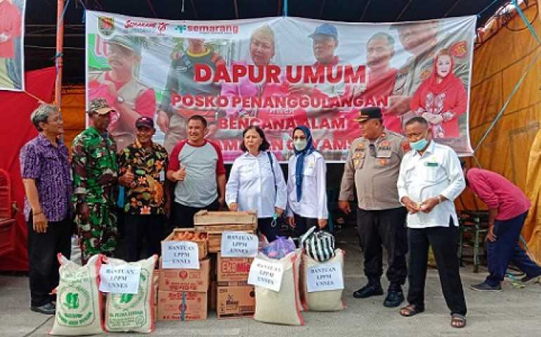LPPM Unnes Kirimkan Bantuan Makanan untuk Warga Terdampak Banjir di Kelurahan Tambakrejo Semarang