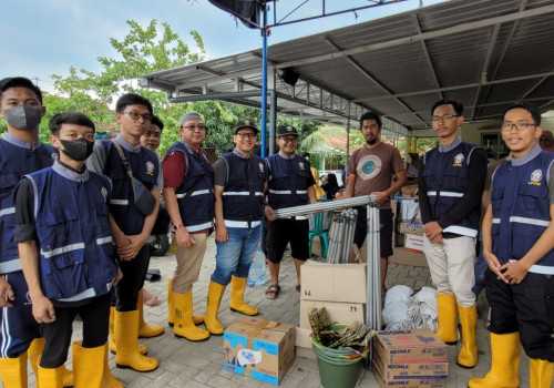 Banjir Meteseh Semarang, Undip Terjunkan Personil Bantu Korban dan Berikan Bantuan