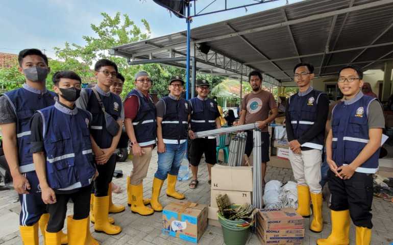 Banjir Meteseh Semarang, Undip Terjunkan Personil Bantu Korban dan Berikan Bantuan