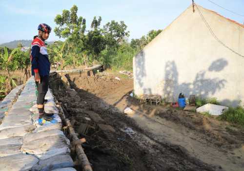 Pasca Banjir Dinar Indah Semarang, Ganjar Minta Pemkot Konstruksi Ulang Tanggul