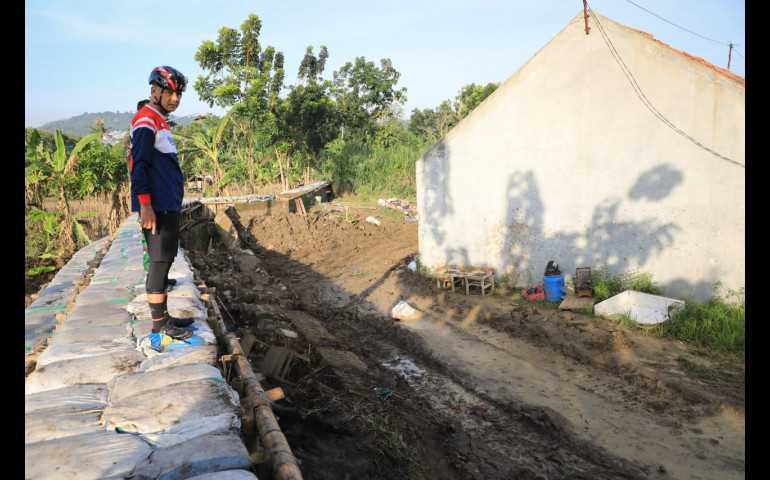 Pasca Banjir Dinar Indah Semarang, Ganjar Minta Pemkot Konstruksi Ulang Tanggul
