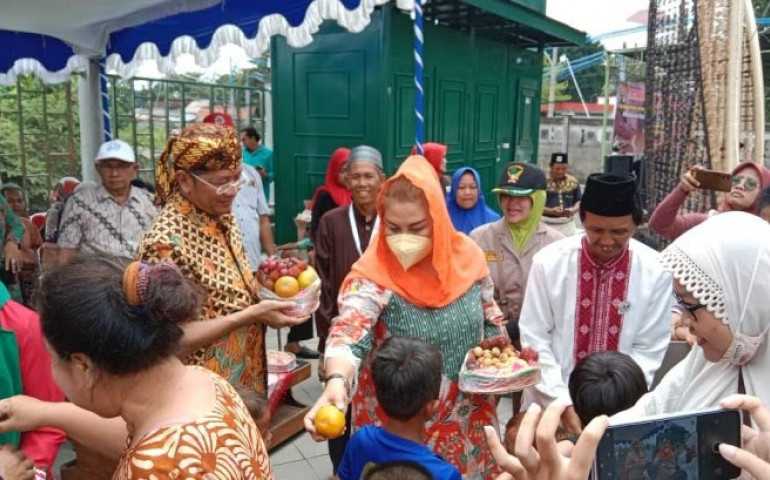 Warga Antusias Saksikan Kirab di Kampung Melayu, Plt Wali Kota Semarang Hevearita: Tahun Depan Kampung Melayu Jadi Bagus