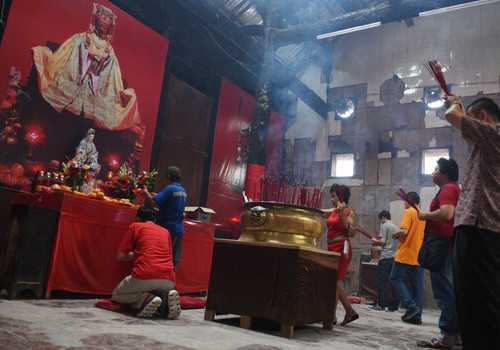Jelang Imlek, Warga Tionghoa di Semarang Mulai Lakukan Ritual Ibadah