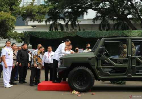 Presiden Jokowi Beri Nama Maung Untuk Kendaraan Tempur Taktis Produk Dalam Negeri