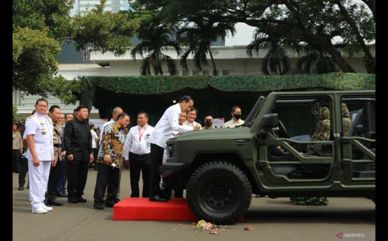 Presiden Jokowi Beri Nama Maung Untuk Kendaraan Tempur Taktis Produk Dalam Negeri