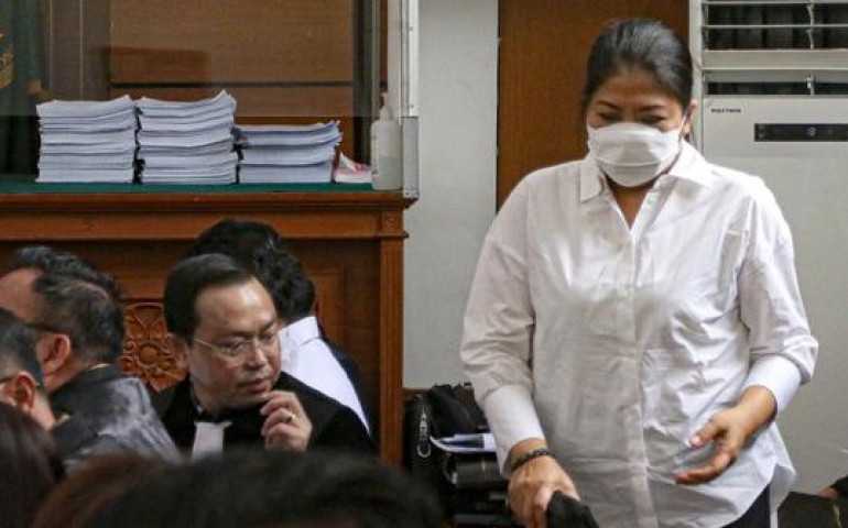 Putri Candrawathi di Tuntut Hukuman 8 Tahun Penjara, Ibu Korban Kecewa