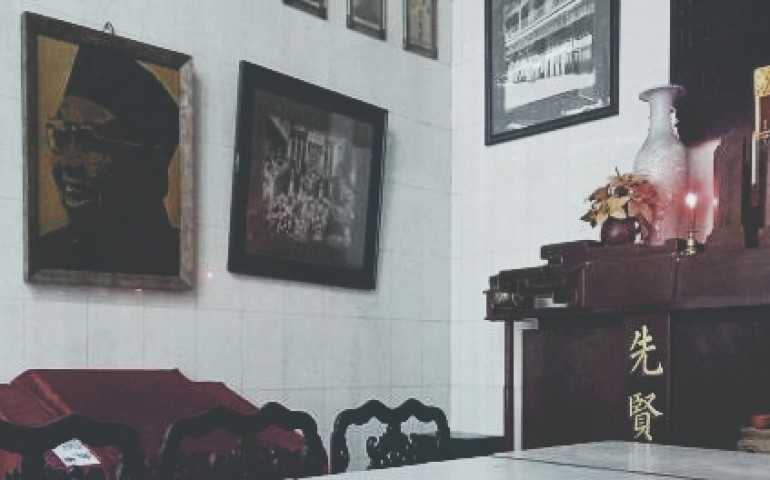 Kenang Bapak Tionghoa Indonesia, Etnis Tiong Hoa Pecinan Semarang Sajikan Makanan Kesukaan Gus Dur Untuk Sembahyang