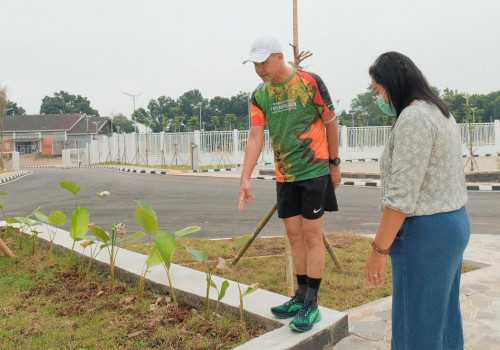 Ganjar Sentil Pengelola, Bangunan Rusak dan Tidak Presisi di Stadion Jatidiri Semarang