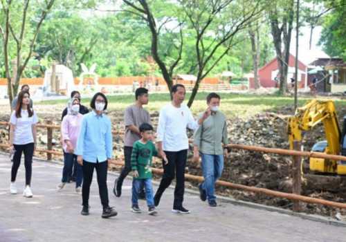 Cuti Bersama, Jokowi Manfaatkan Berlibur ke Solo Safari Bersama Keluarga
