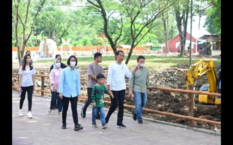Cuti Bersama, Jokowi Manfaatkan Berlibur ke Solo Safari Bersama Keluarga