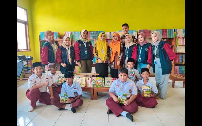 Prihatin Kondisi Perpustakaan SD Negeri di Karangtengah Kendal, KKN UPGRIS Optimalkan Fasilitas Perpustakaan!
