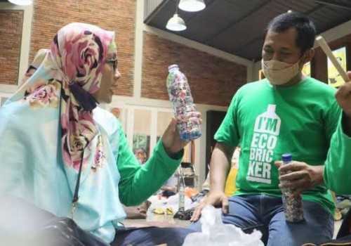 Keren, Marimas Ecobricks Ajak Masyarakat Selamatkan Bumi