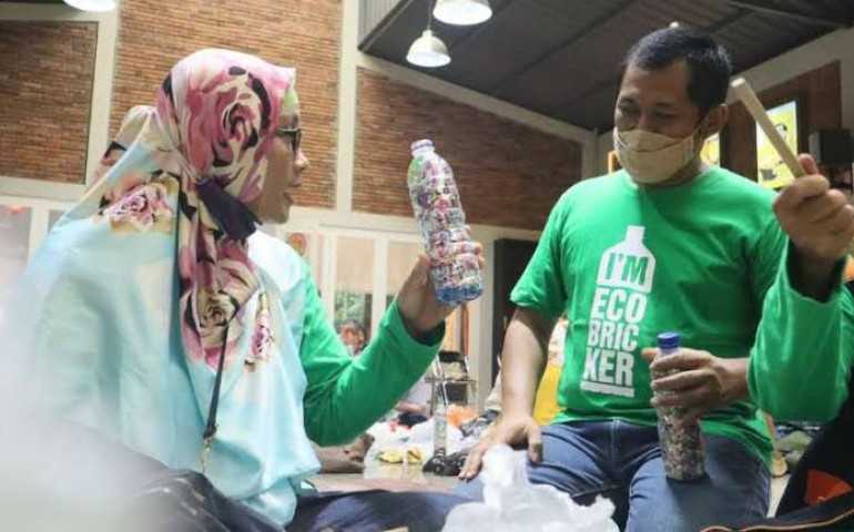 Keren, Marimas Ecobricks Ajak Masyarakat Selamatkan Bumi