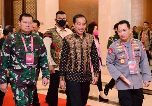 Presiden Jokowi Ultimatum Kapolda dan Pangdam Waspadai Karhutla