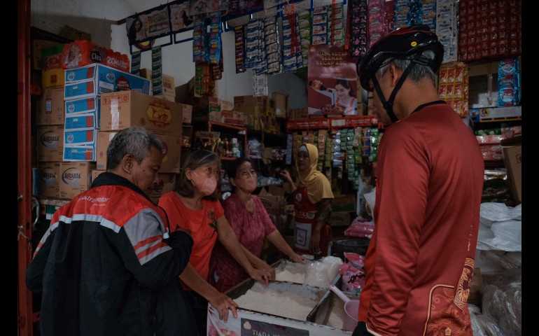 Cek Harga Beras dan Stok Minyak di Semarang, Ganjar: Harganya Naik Semua?