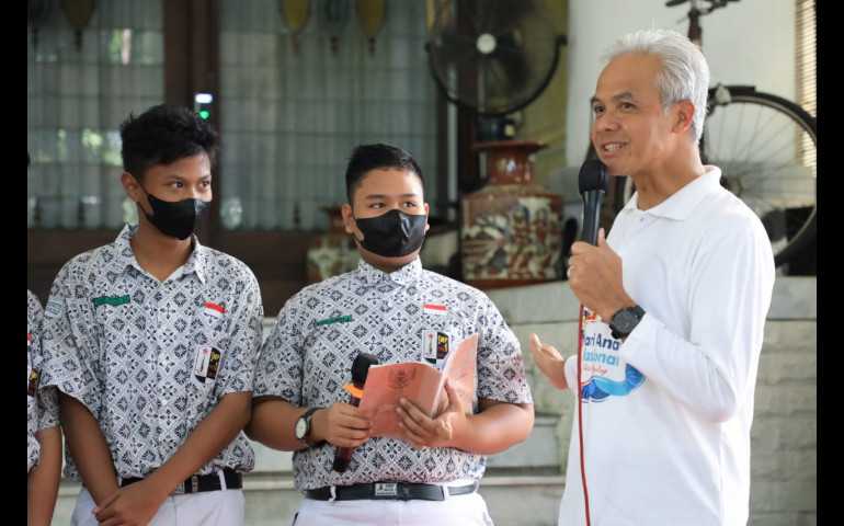 Belajar Bersama Dirumah Dinas Gubernur Jateng, Siswa SMP:Kenapa Pak harus ada Pendidikan Antikorupsi?