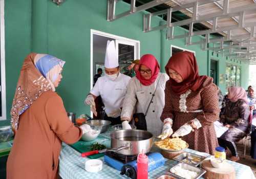 Aston Inn Pandanaran Semarang Bongkar Resep Masakan Bersama Ibu Persit