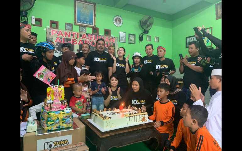 Anniversary ke-10, Zuna Gloves Berbagai ke Sepuluh Panti di Semarang