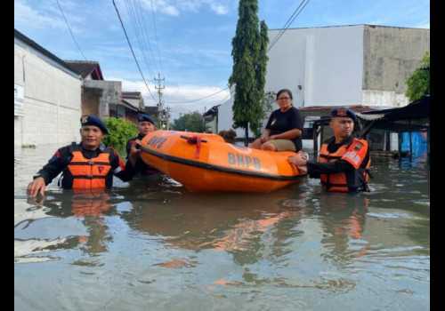 Brimob Solo Kerahkan Tenda Darurat Hingga Dapur Umum untuk Korban Banjir