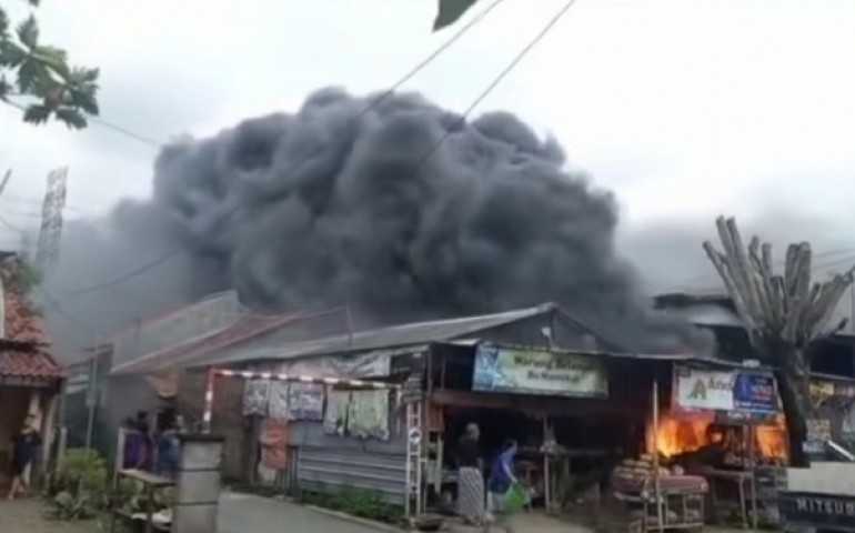 Rumah Industri Styrofoam Semarang Ludes Terbakar, Korban Jiwa Nihil