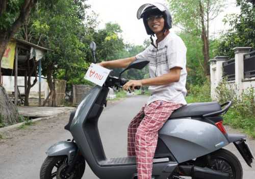 Modal Smartphone, Pemenang Video Challenge PT Semen Indonesia Dapat Motor Listrik