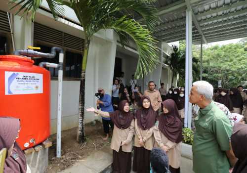 Bersama Kagama, Ganjar Beri Solusi Kekurangan Air di Ponpes Balikpapan