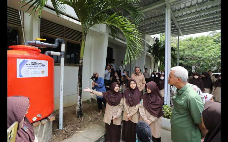 Bersama Kagama, Ganjar Beri Solusi Kekurangan Air di Ponpes Balikpapan