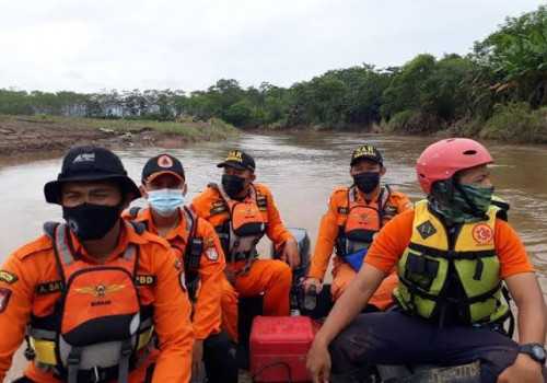 Tim Sar Berhasil Temukan Mayat Perempuan yang Hanyut di Sungai Kanal Demak
