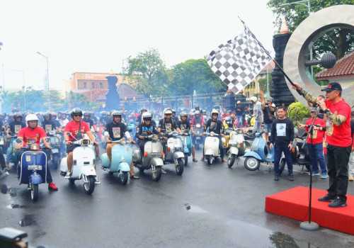 Unik, Pemkab Kudus Ajak Komunitas Vespa Jadi Pelopor Keselamatan Berlalu Lintas