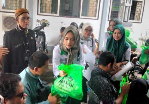 HKTI Bagikan Paket Sembako Kepada Kaum Disabilitas di Kendal