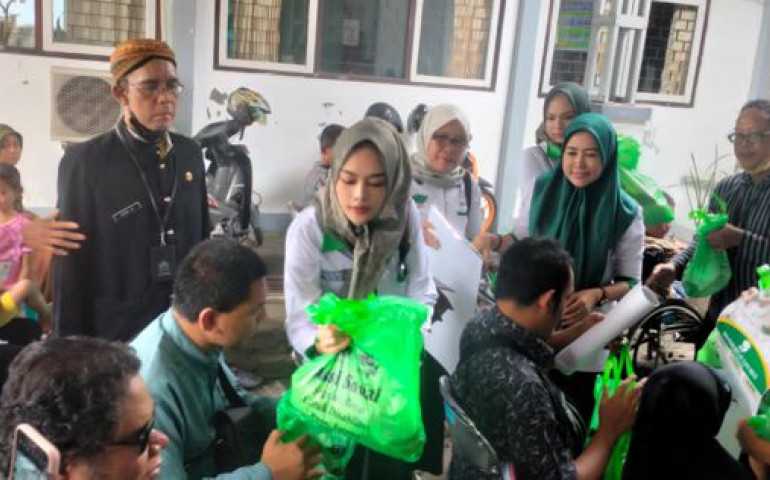 HKTI Bagikan Paket Sembako Kepada Kaum Disabilitas di Kendal