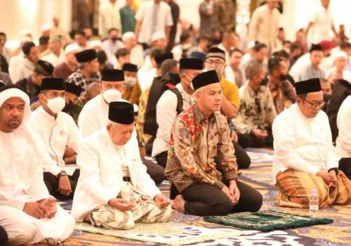 Usai Diresmikan, Ratusan Warga Berbondong-bondong laksanakan Salat Subuh Berjamaah di Masjid Sheikh Zayed