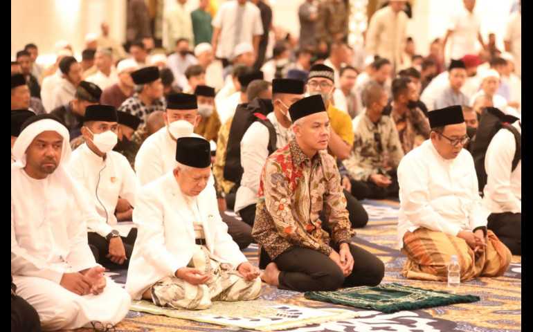 Usai Diresmikan, Ratusan Warga Berbondong-bondong laksanakan Salat Subuh Berjamaah di Masjid Sheikh Zayed