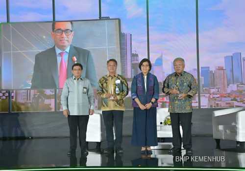 Gencar Ciptakan Pendanaan Kreatif Non APBN, Menhub dan Menteri PUPR Diganjar Penghargaan