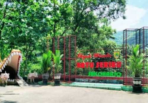 Obyek Wisata Batu Seribu Sukoharjo, Pengunjung Masuk ’Goa Buaya’ Sebelum Berenang di Tengah Hutan