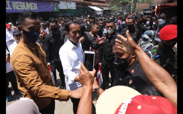 Sidak Pasar Petahan Kebumen, Presiden: Pastikan Harga Stabil!!!