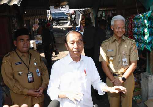 Presiden Jokowi Blusukan Ke Pasar Mendan Blora, Gubernur Jateng: Harga Masih Aman