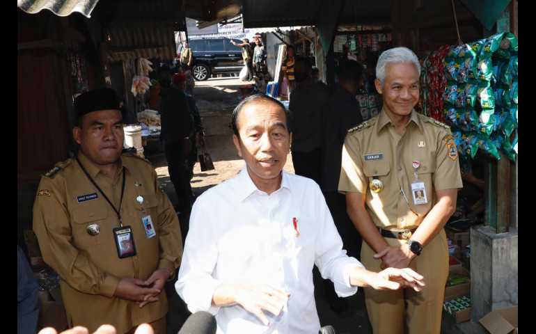 Presiden Jokowi Blusukan Ke Pasar Mendan Blora, Gubernur Jateng: Harga Masih Aman