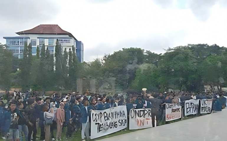 Mahasiswa Marah, Pemilihan Calon Rektor Undip Ditunda