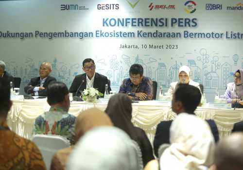 Kolaborasi PLN - Himbara Permudah Masyarakat Miliki Motor Listrik