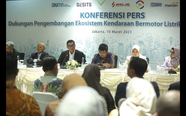 Kolaborasi PLN - Himbara Permudah Masyarakat Miliki Motor Listrik