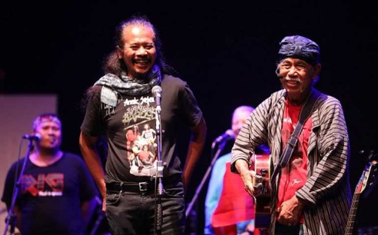 Bahasa Rasa Sawung Jabo pada Konser “Senandung Anak Wayang Reunion”