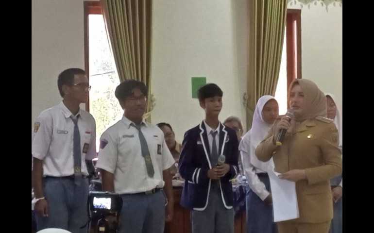 Keren! Bupati Pekalongan Kampanyekan Anti Pernikahan Dini, Fokus Cita-cita
