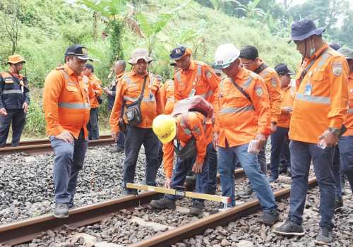 Persiapan Angkutan Lebaran, KAI Daop 4 Semarang Lakukan Pemeriksaan Lintasan Kereta Api