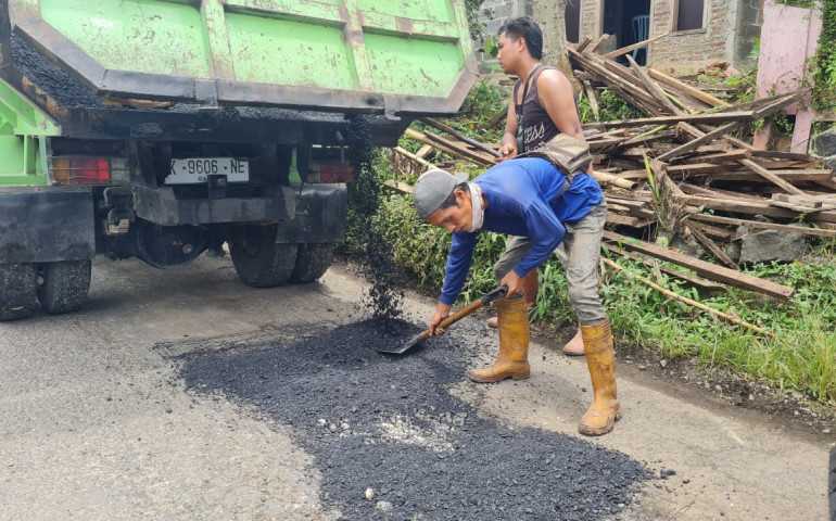 Respon Aduan Masyarakat, Pemprov Jateng Kebut Perbaikan Jalan Rusak di Batang dan Kendal