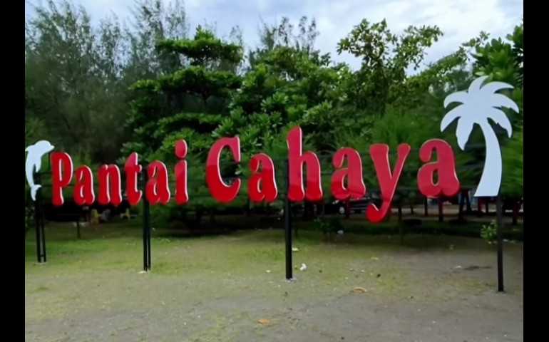 Yuk! Menyapa Lumba-lumba di Pantai Cahaya Kendal, Tempat Favorit Liburan Akhir Pekan