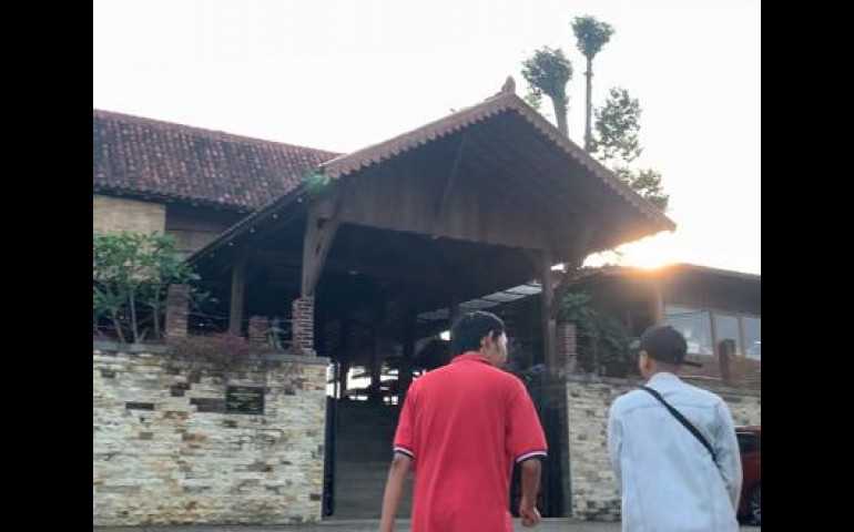 Usung Konsep Jawa, Resto Omah Gunung Pati Semarang: Kuliner Sekaligus Liat Pemandangan