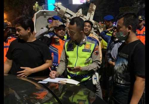 Budayakan Disiplin, Dishub Kota Semarang Gelar Operasi Parkir Liar di Simpang Lima